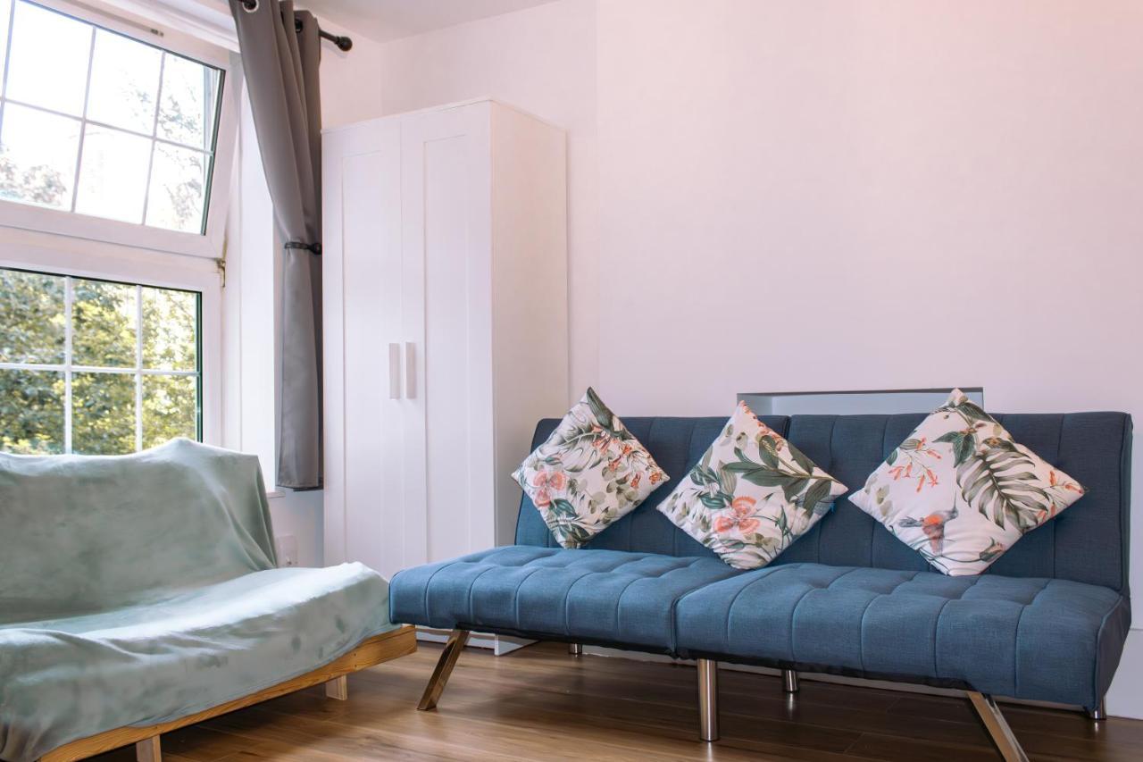 לונדון Nice 4 Bedroom Apartment Near City Centre 2-Min Walk To Metro !! Business & Family Friendly!! מראה חיצוני תמונה