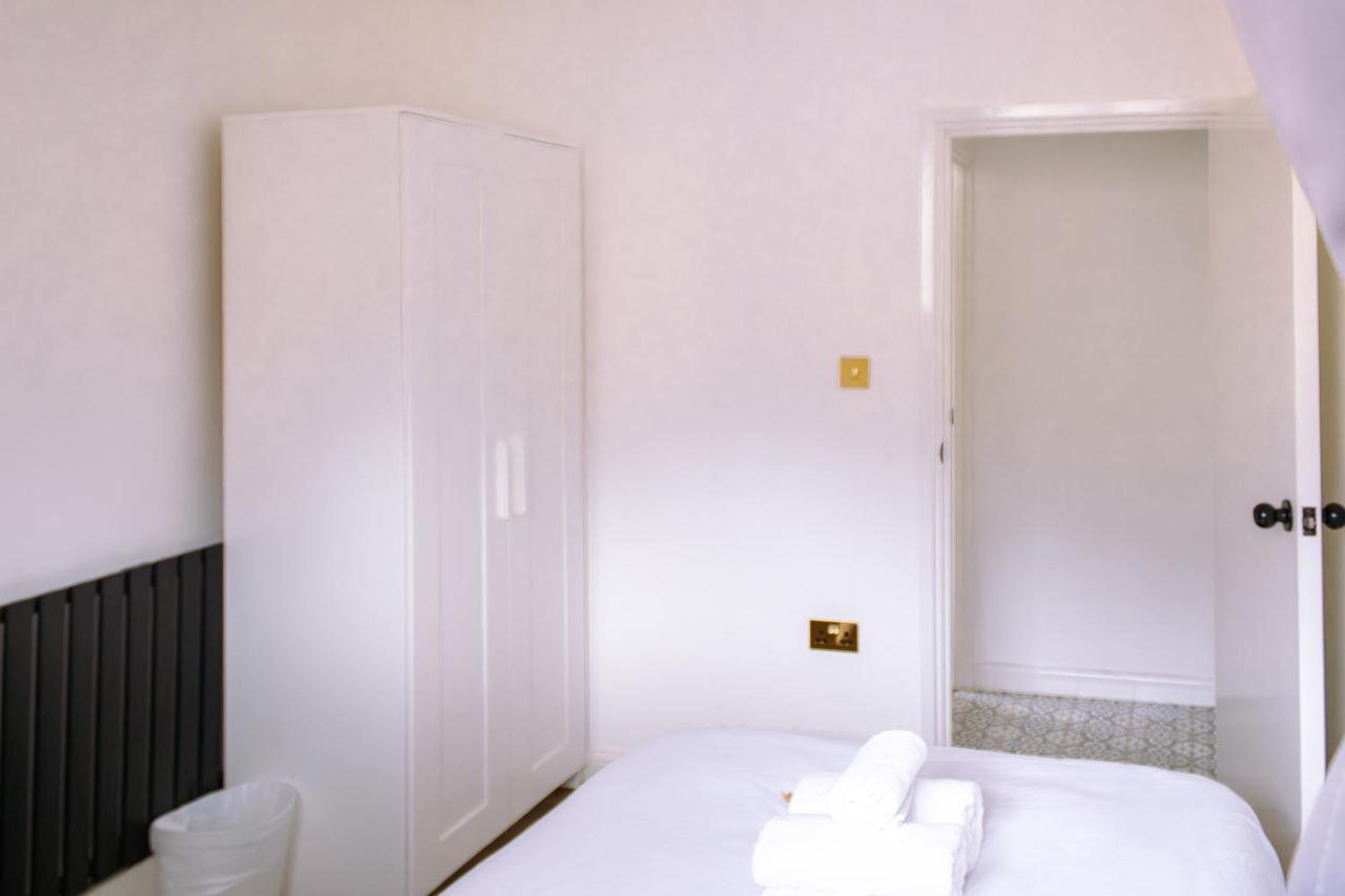 לונדון Nice 4 Bedroom Apartment Near City Centre 2-Min Walk To Metro !! Business & Family Friendly!! מראה חיצוני תמונה