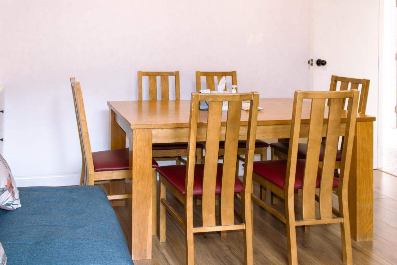 לונדון Nice 4 Bedroom Apartment Near City Centre 2-Min Walk To Metro !! Business & Family Friendly!! מראה חיצוני תמונה