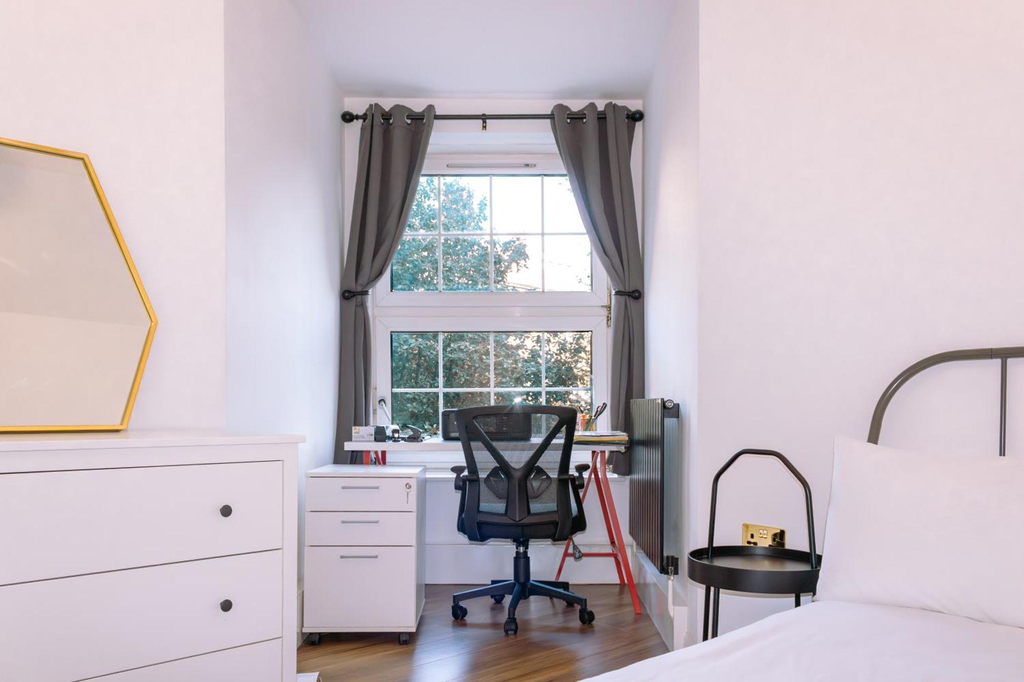 לונדון Nice 4 Bedroom Apartment Near City Centre 2-Min Walk To Metro !! Business & Family Friendly!! מראה חיצוני תמונה